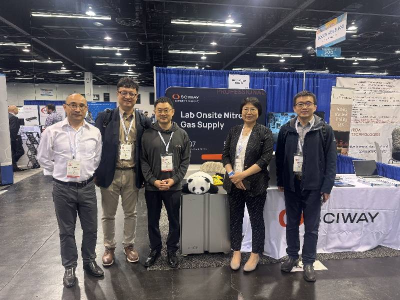 Sciway's Booth #428 at ASMS Receives Friends' Visits
